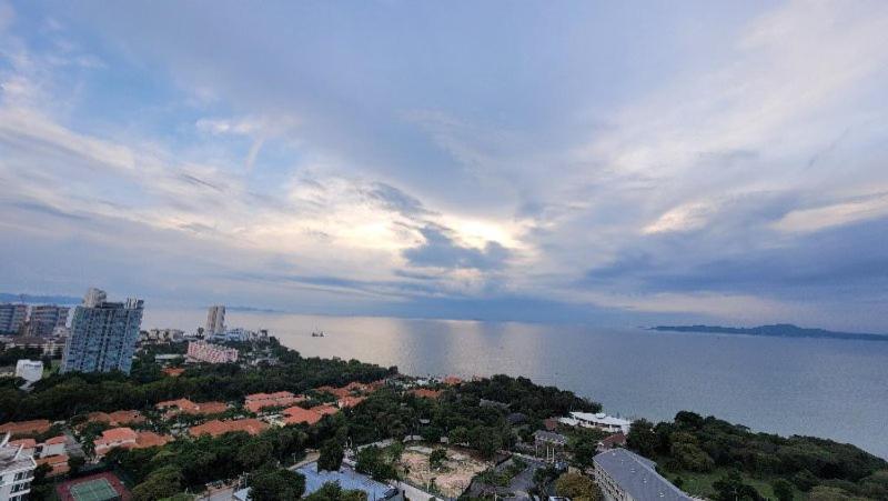 Andromeda Seaview Condo Near Beach Паттайя Экстерьер фото